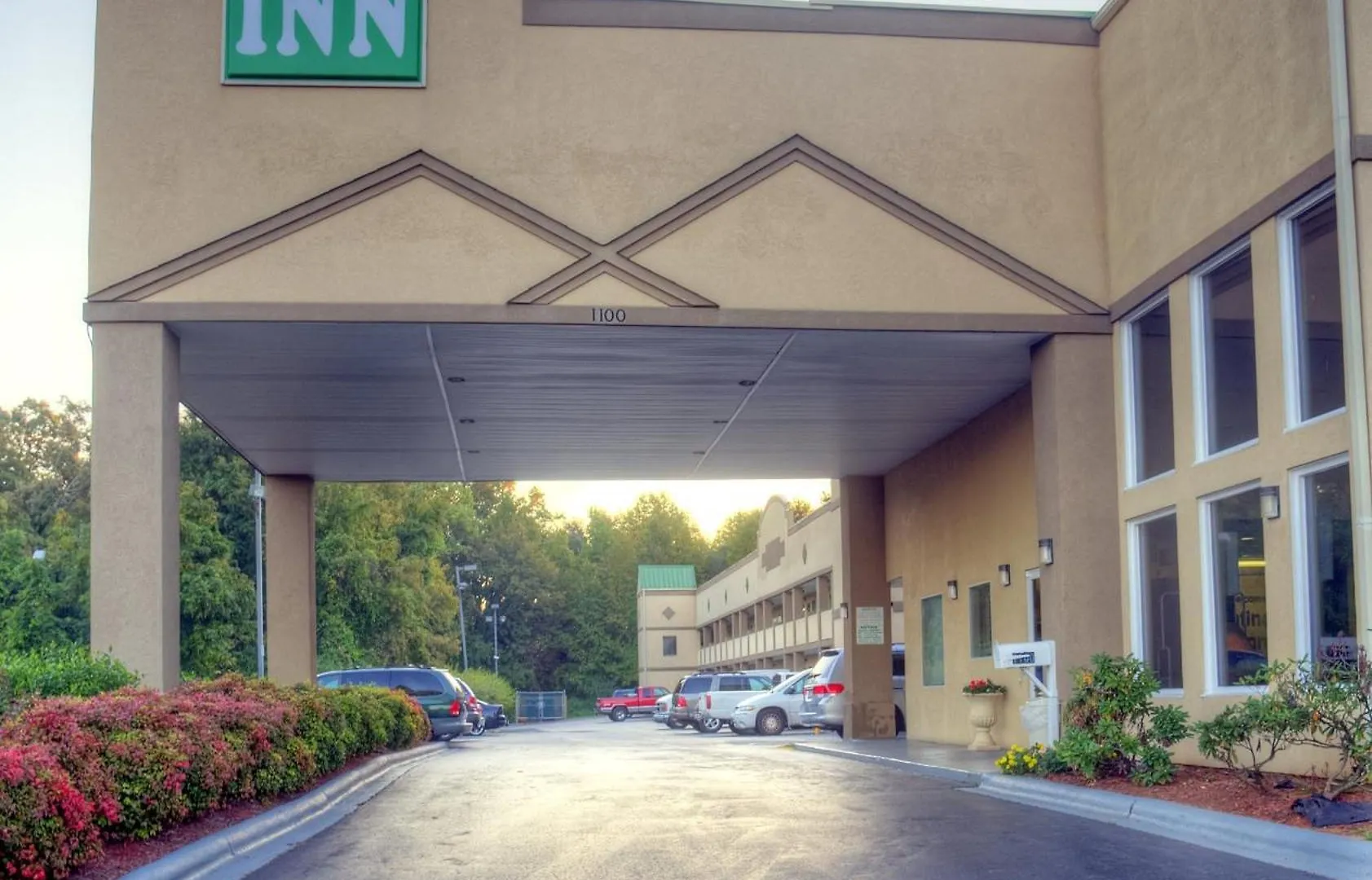 Continental Inn - Charlotte Motel